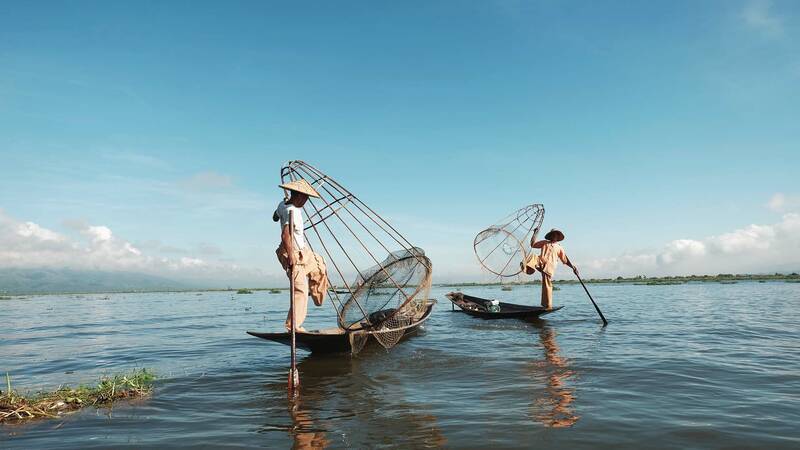 Myanmar lac inle deux pecheurs