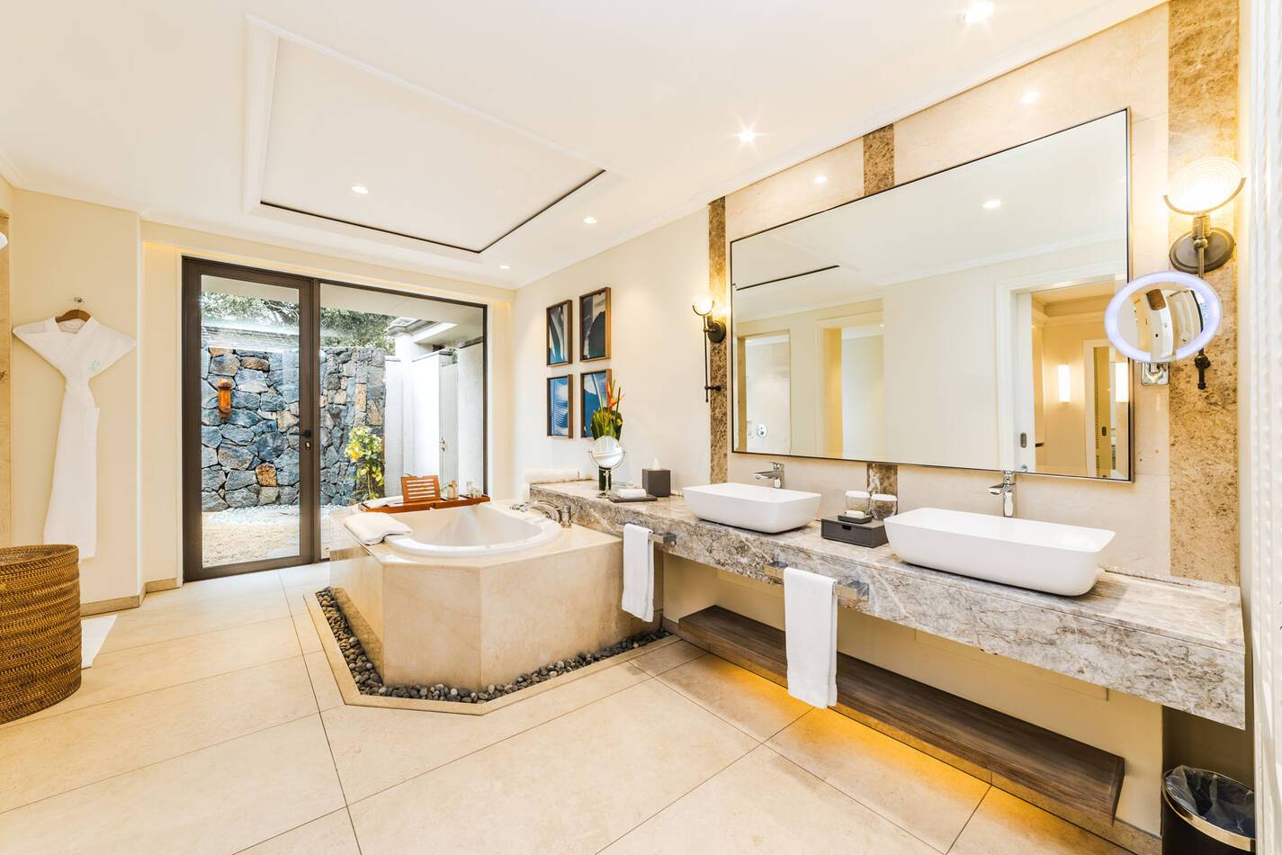 Maradiva Ile Maurice Luxury Suite pool villa bathroom