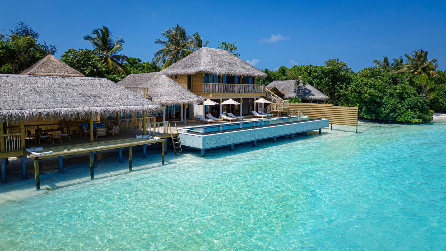 Six Senses Laamu Maldives Retreat family piscine