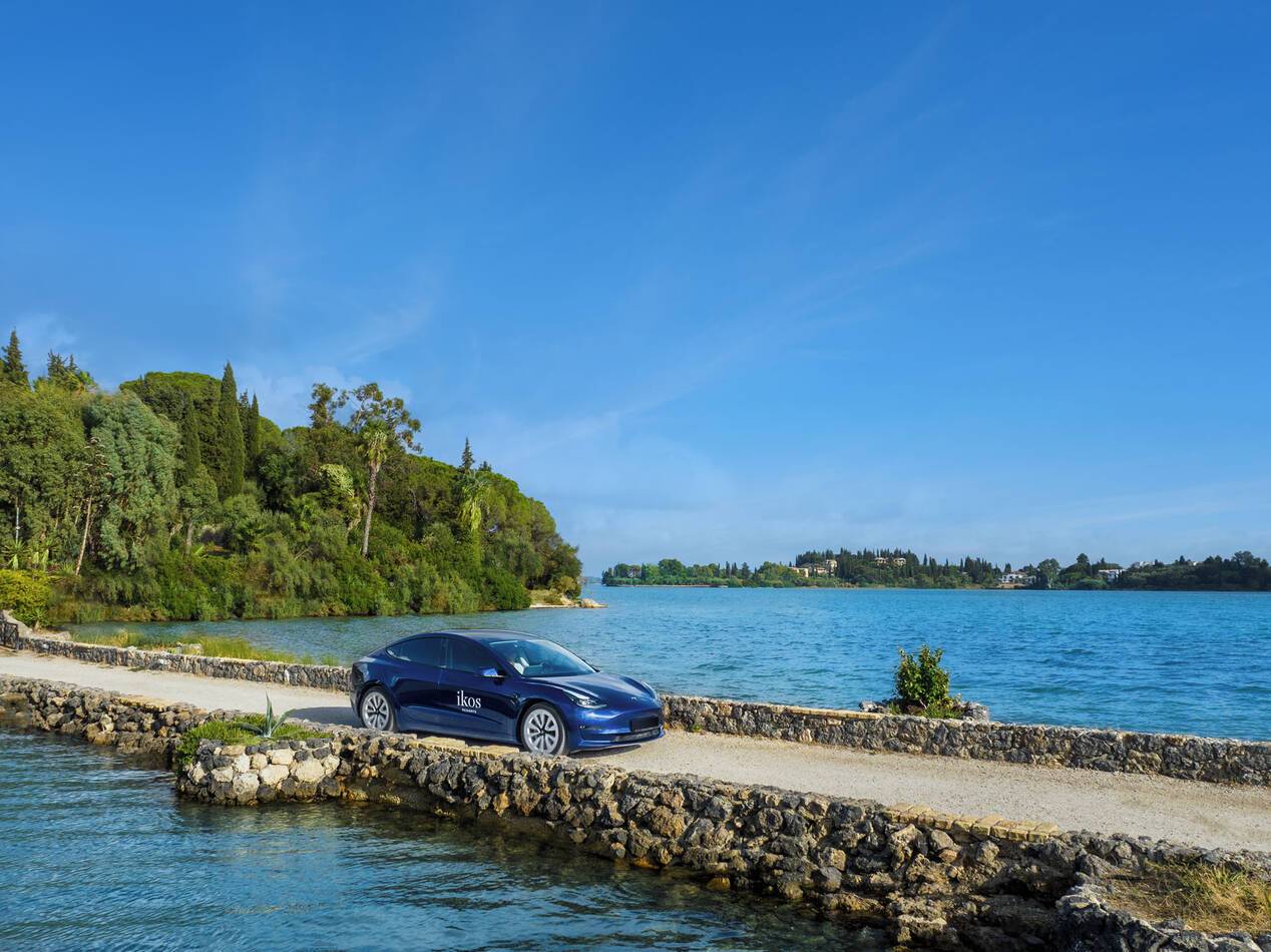 Ikos Oceania Grece Tesla Visual Storyteller