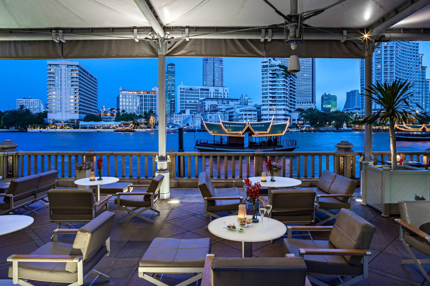Peninsula Bangkok River Bar