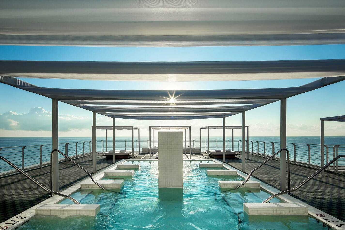 Miami COMO Metropolitan rooftop pool