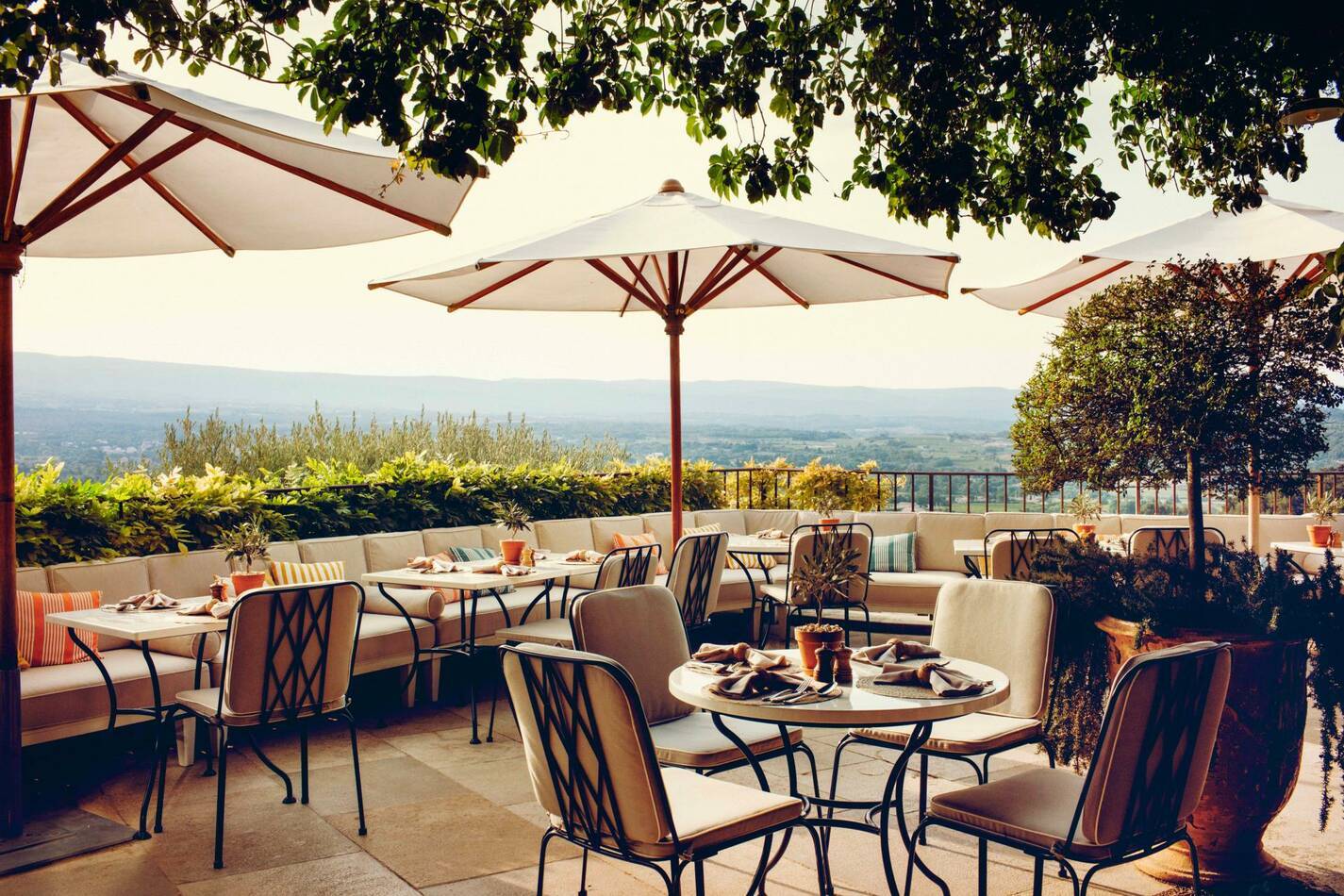 Hotel crillon le brave restaurant terrasse Provence Maisons Pariente