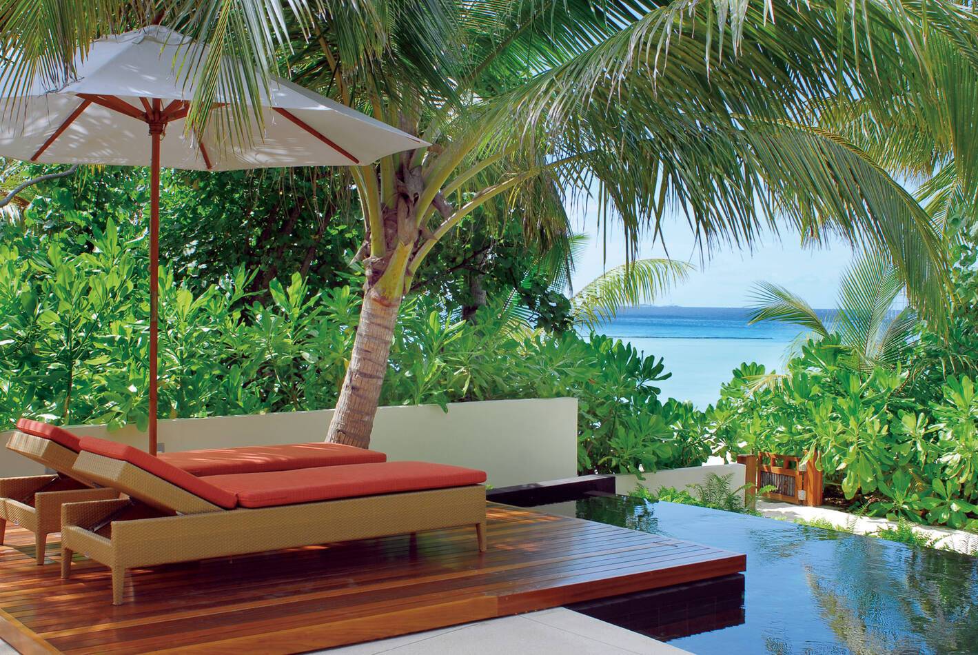 Constance Halaveli Maldives Double storey beach villa Piscine