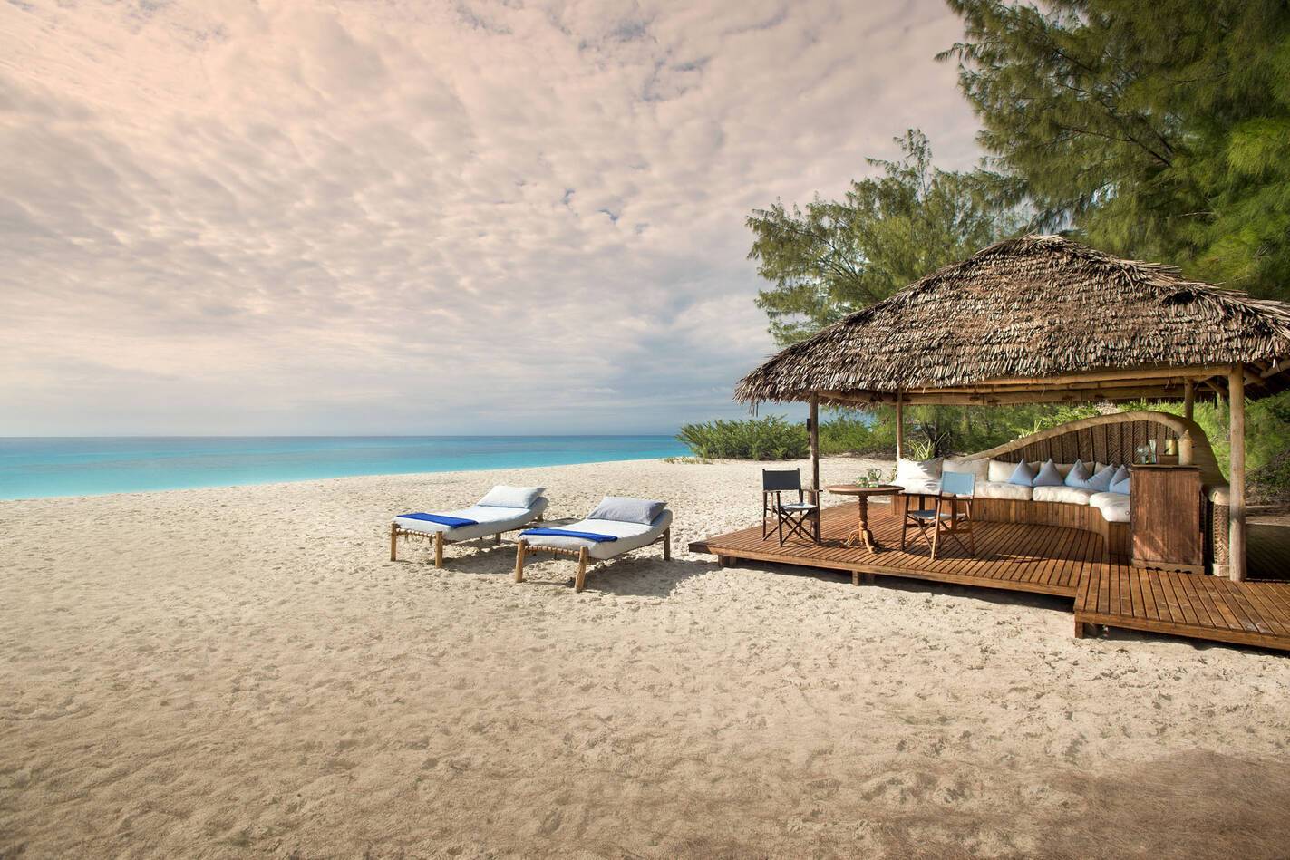 AndBeyond Mnemba Island Zanzibar banda Private beach sala