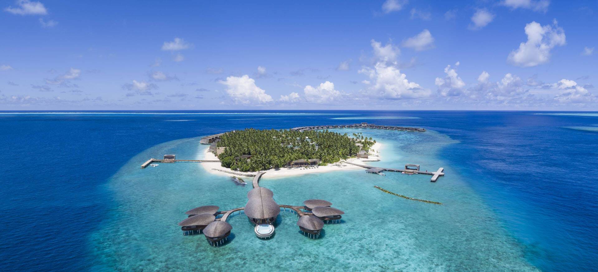 The St Regis Maldives Vommuli Resort ile