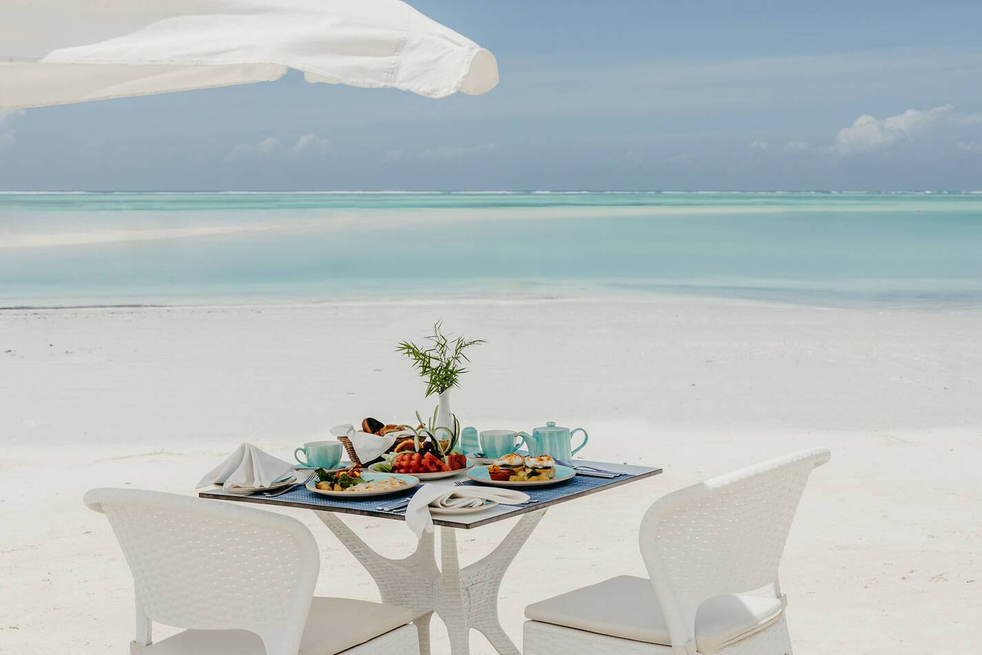 LUX Marijani Zanzibar Repas Plage