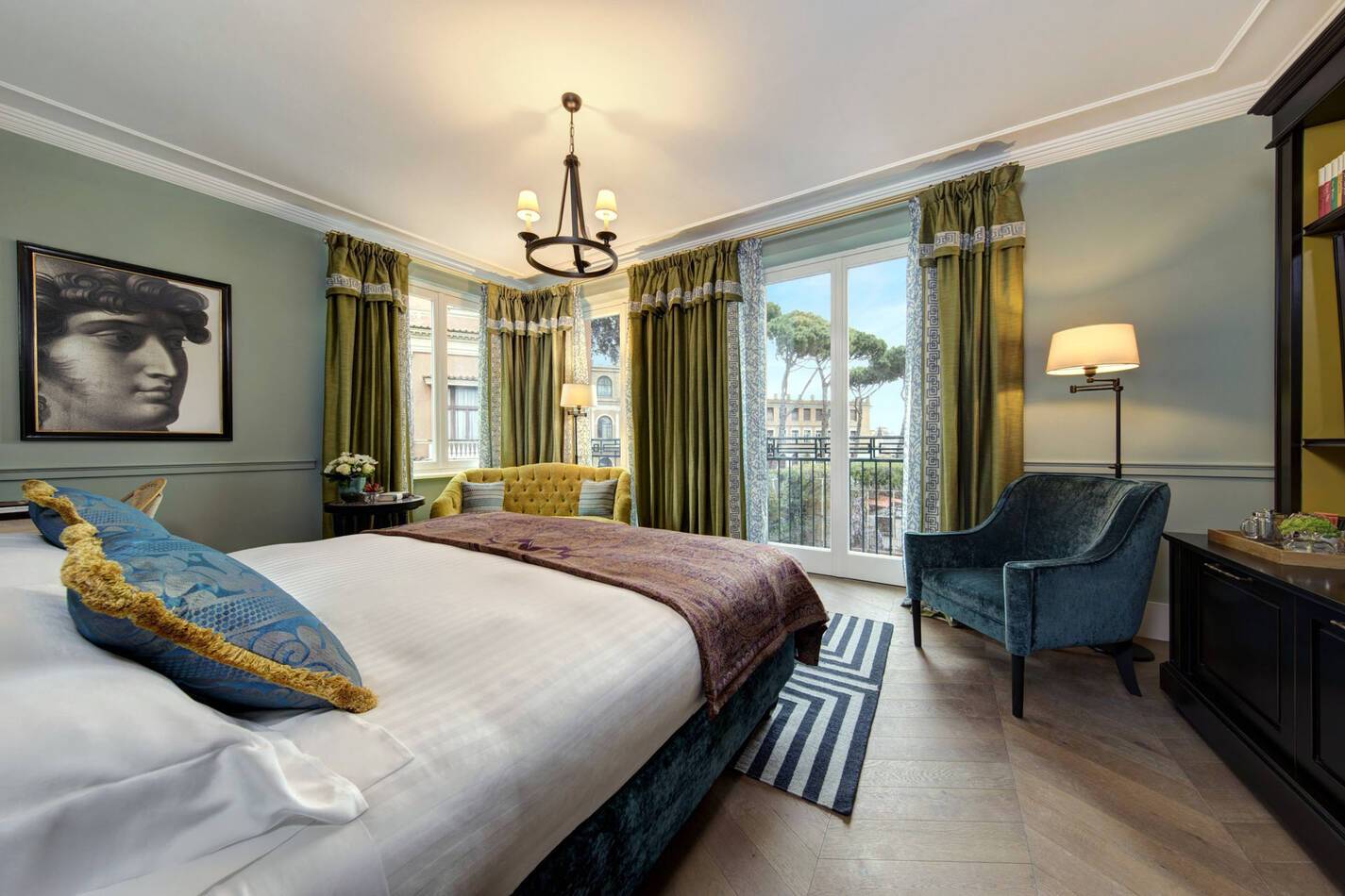 Hotel de la Ville Rome Junior Suite Bedroom