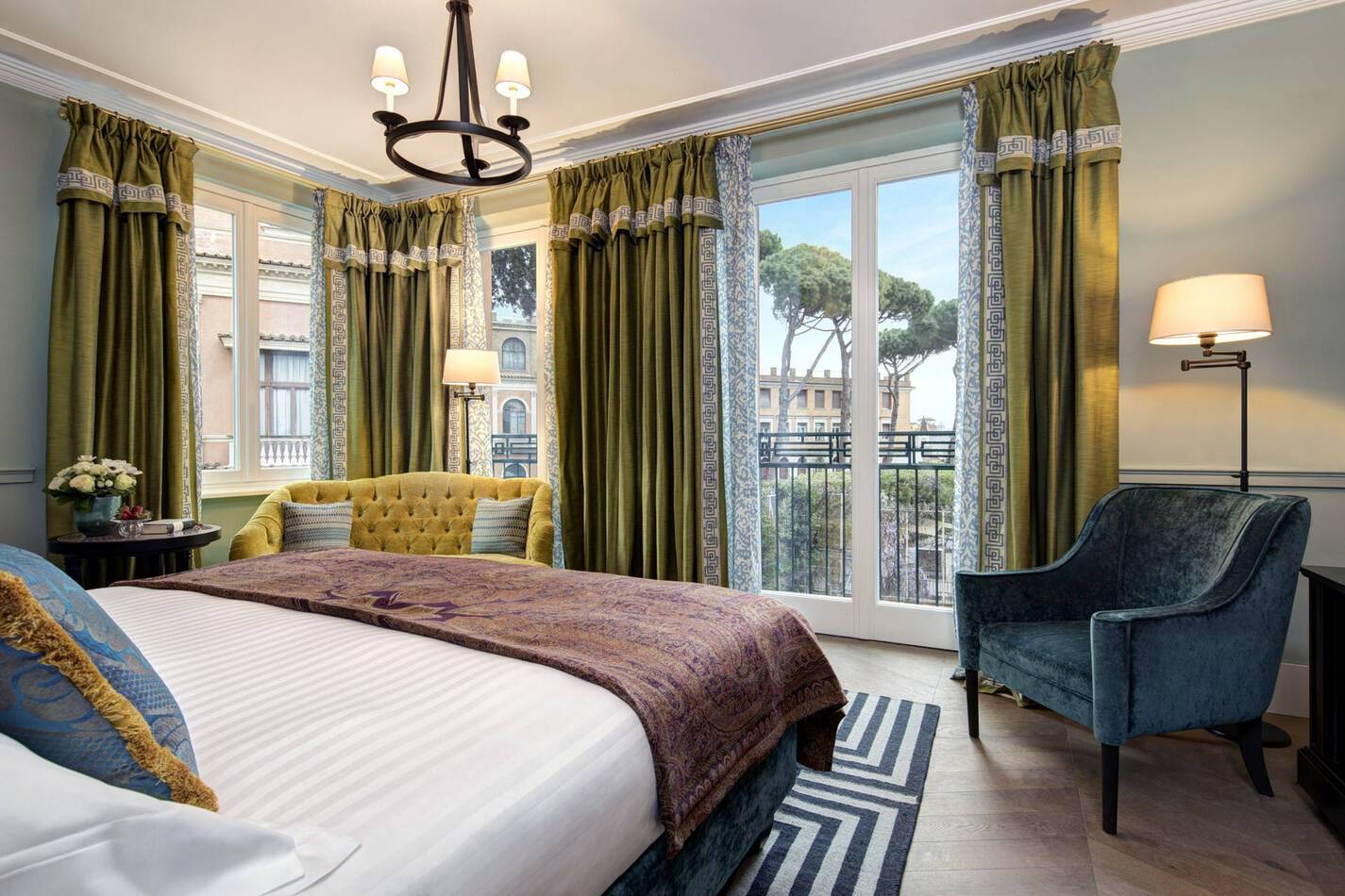 Hotel de la Ville Rome Junior Suite Bedroom