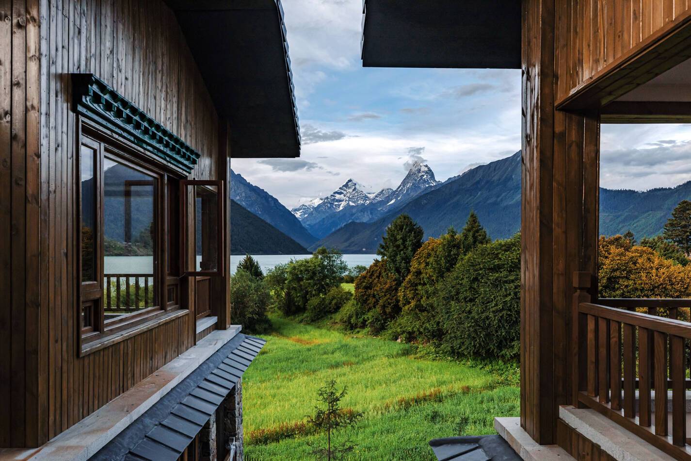 Tibet Songtsam Linka Retreat Lake Basong Tso Vue Montagne