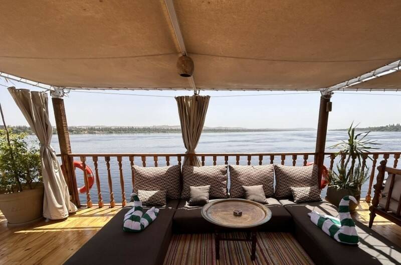 Dahabeya Queen Farida Relax
