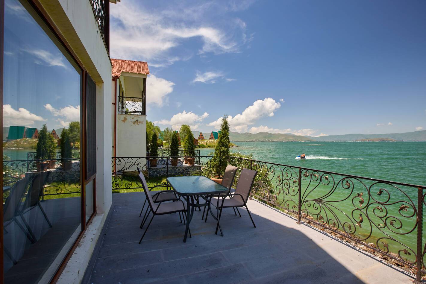 Noy Land Sevan Armenie Vue