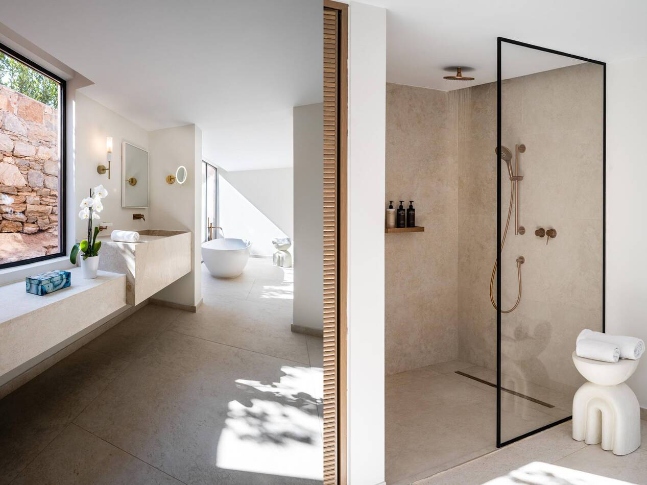 Cape Sounio Riviera Athenes Grece bathroom 1 bedroom pool villa