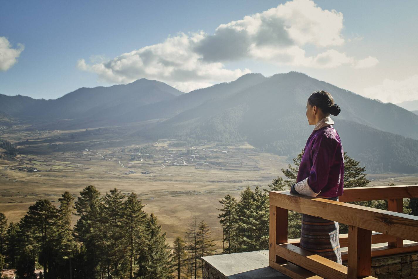 Six Senses Gangtey Bhoutan Host looking into valley