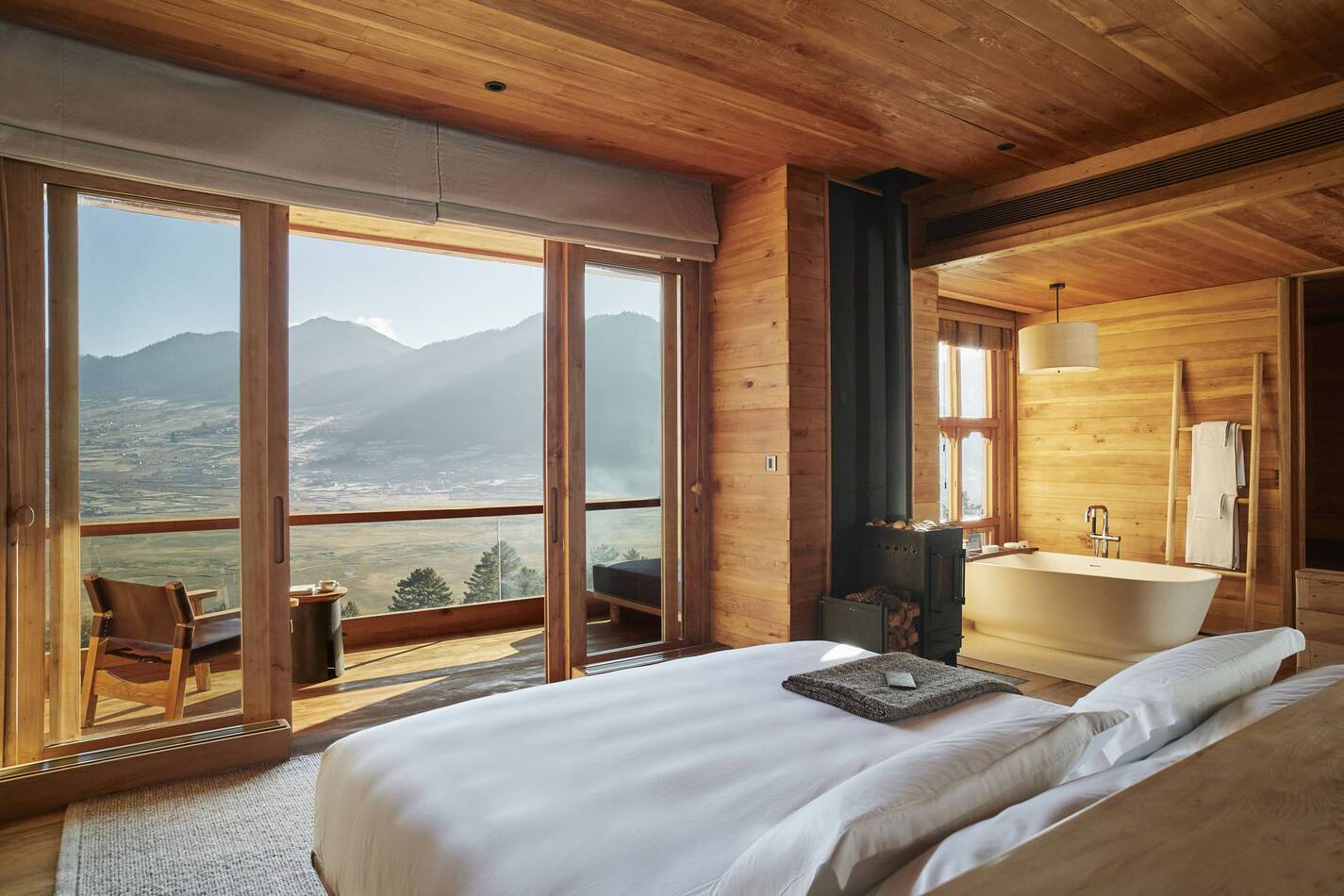 Six Senses Gangtey Bhoutan Suite bedroom