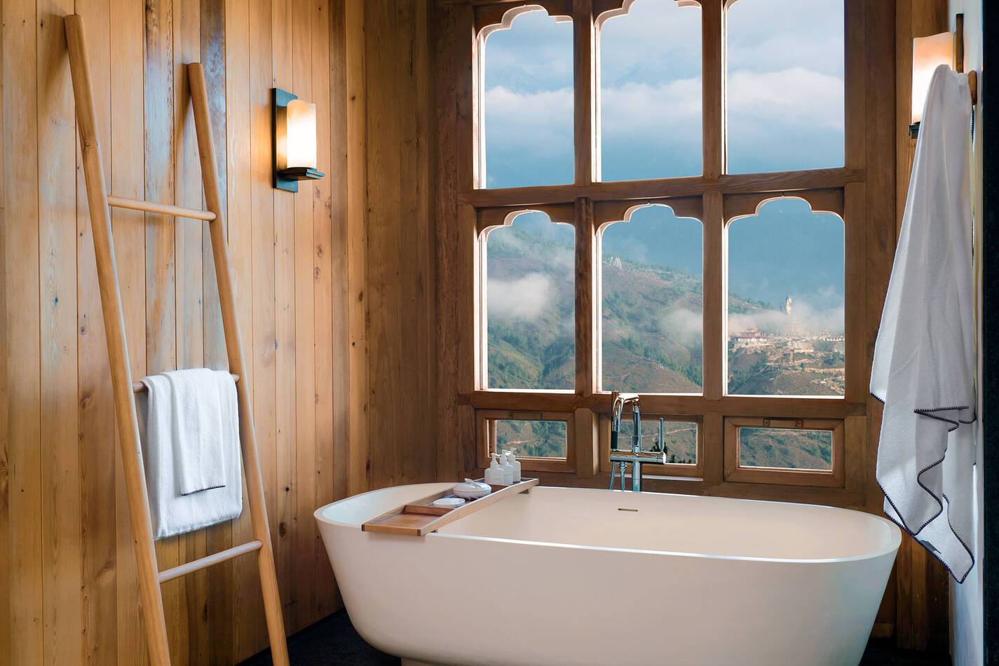 Six Senses Thimphu Bhoutan Lodge Suite bathtub
