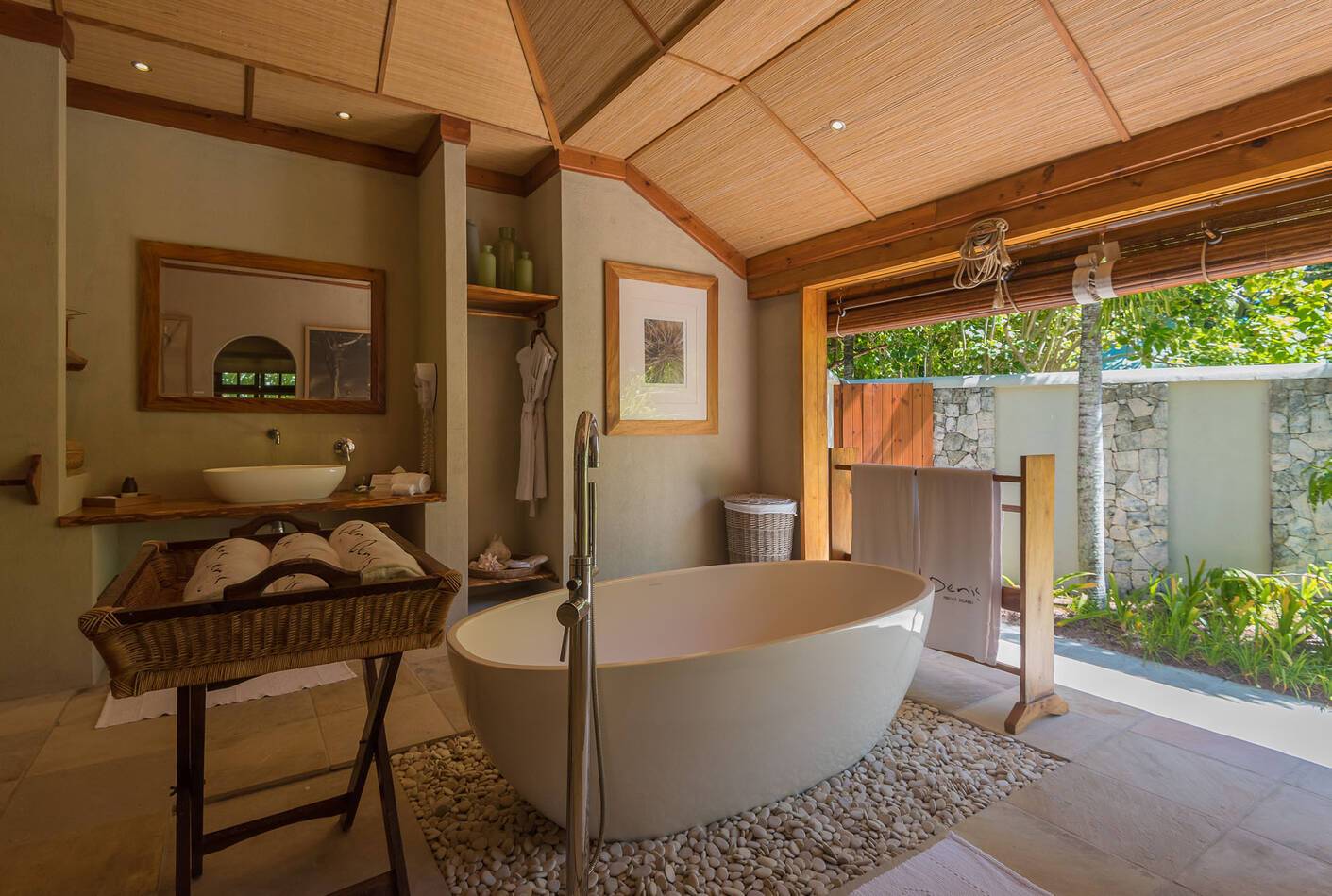 Denis Private Island Seychelles Beach Villa Bathroom